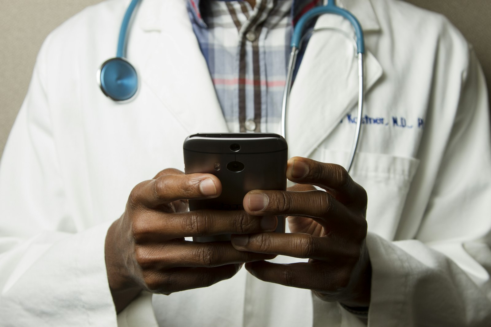 Clinician using a health application